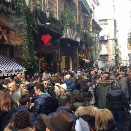 B&B Spaccanapoli A Due Passi Da Via Tribunali נאפולי